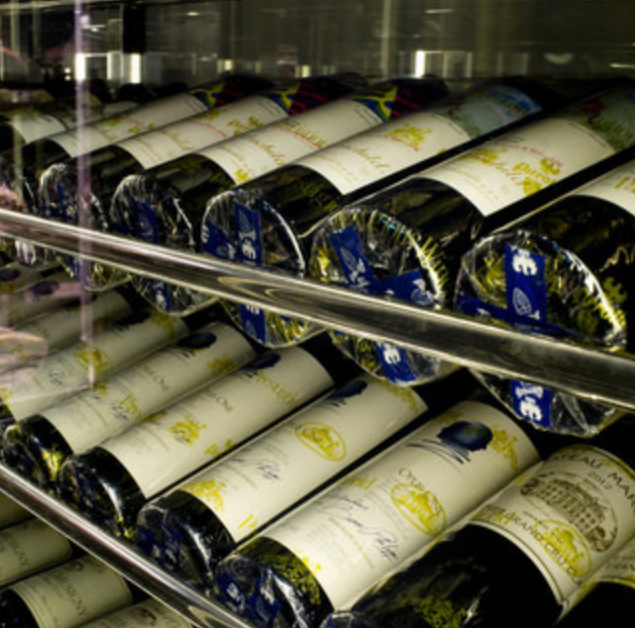 アメリカ、フランスワイン中心に、約70種類のワインをご用意しております。